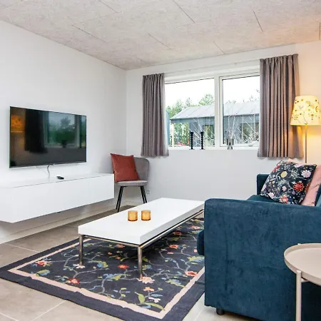 Luxury Retreat With Sauna Vakantiehuis *