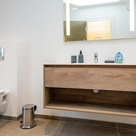 Vakantiehuis Luxury Retreat With Sauna