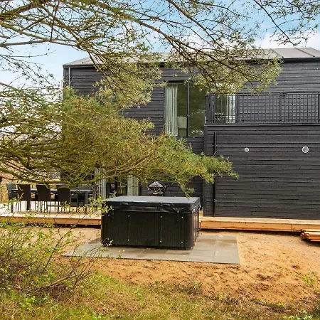 Vakantiehuis Luxury Retreat With Sauna