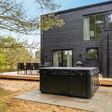 Vakantiehuis Luxury Retreat With Sauna